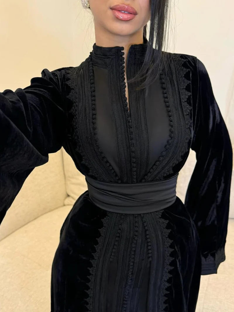 Caftan Onyx Impérial – Velours de Soie & Jeu de Matières