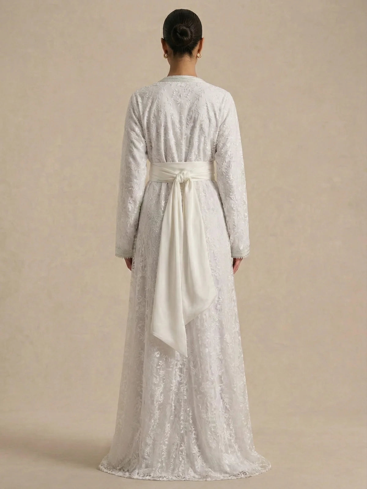 Caftan Altesse Blanche – Élégance Brodée & Soie
